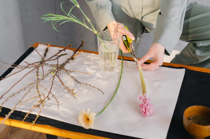 how to cut stems of flowers
